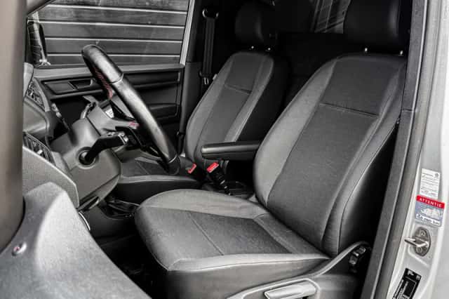 Volkswagen Caddy (2016) thumbnail 2