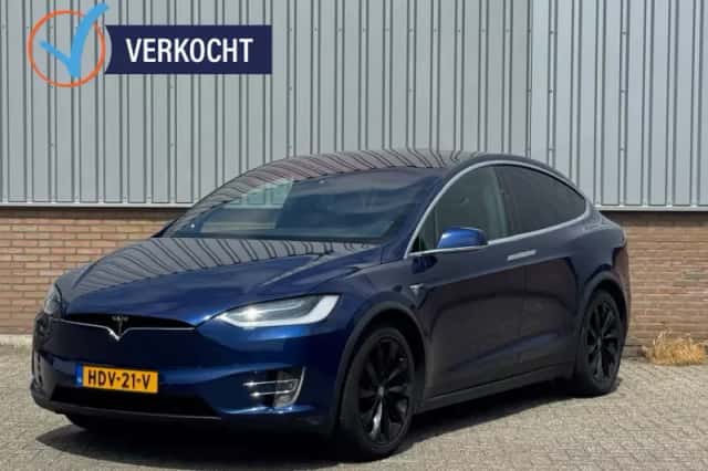 Tesla Model X (2017) thumbnail 1