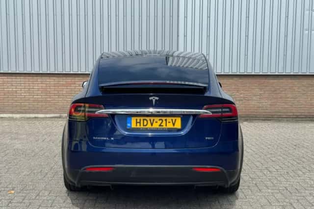 Tesla Model X (2017) thumbnail 6
