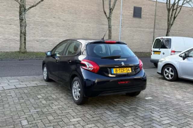 Peugeot 208 (2014) thumbnail 2