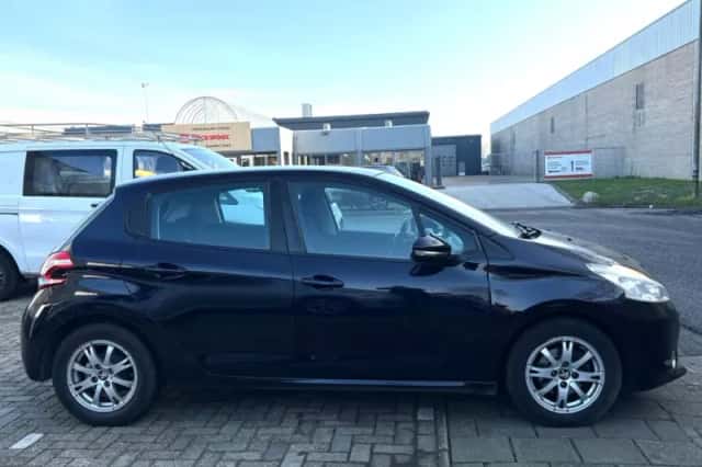Peugeot 208 (2014) thumbnail 6