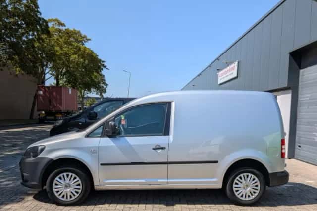 Volkswagen Caddy (2015) thumbnail 2