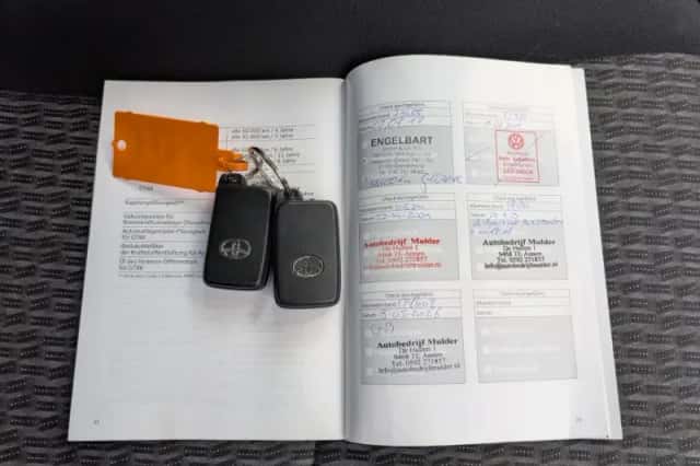 Toyota Yaris (2014) thumbnail 2