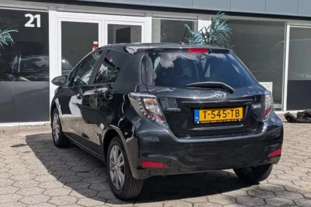 Toyota Yaris (2014) thumbnail 4
