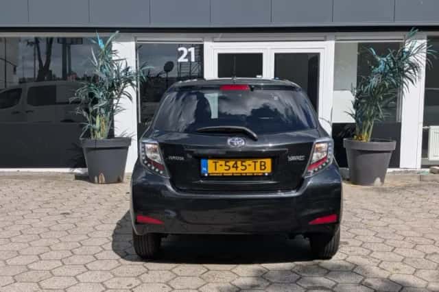 Toyota Yaris (2014) thumbnail 5