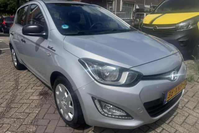Hyundai i20 (2012) thumbnail 3