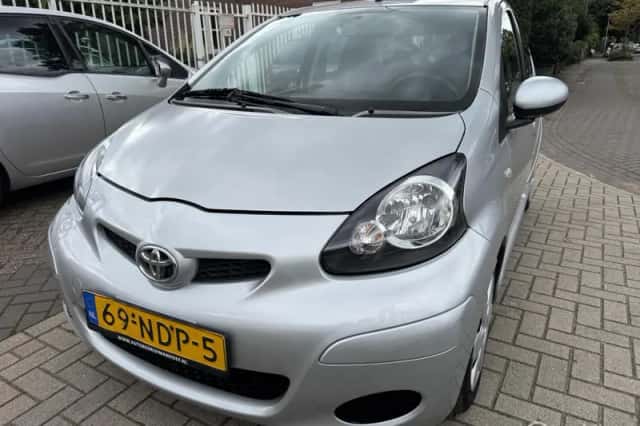 Toyota Aygo (2009) thumbnail 1