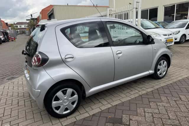 Toyota Aygo (2009) thumbnail 4