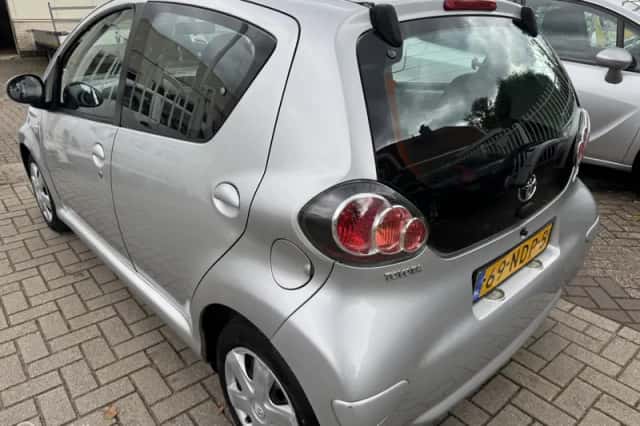 Toyota Aygo (2009) thumbnail 5