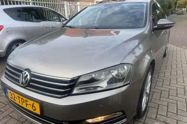 Volkswagen Passat (2012) thumbnail 1