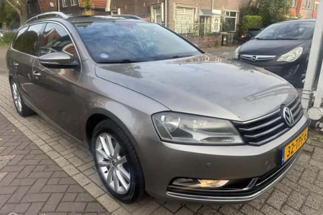 Volkswagen Passat (2012) thumbnail 3