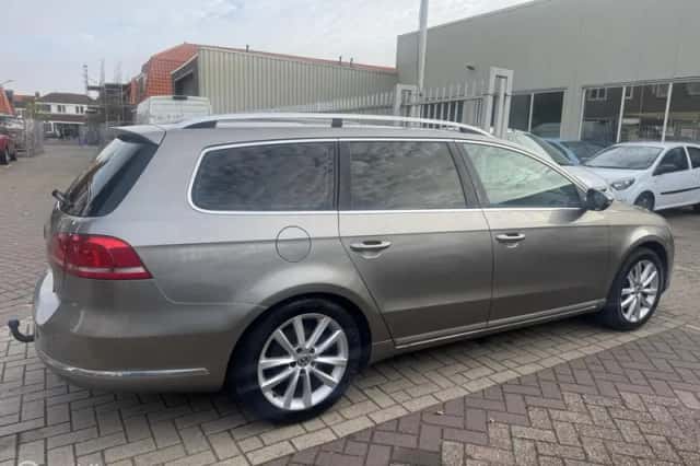 Volkswagen Passat (2012) thumbnail 6