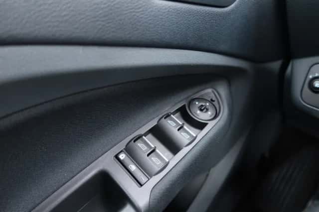 Ford C-Max (2015) thumbnail 15