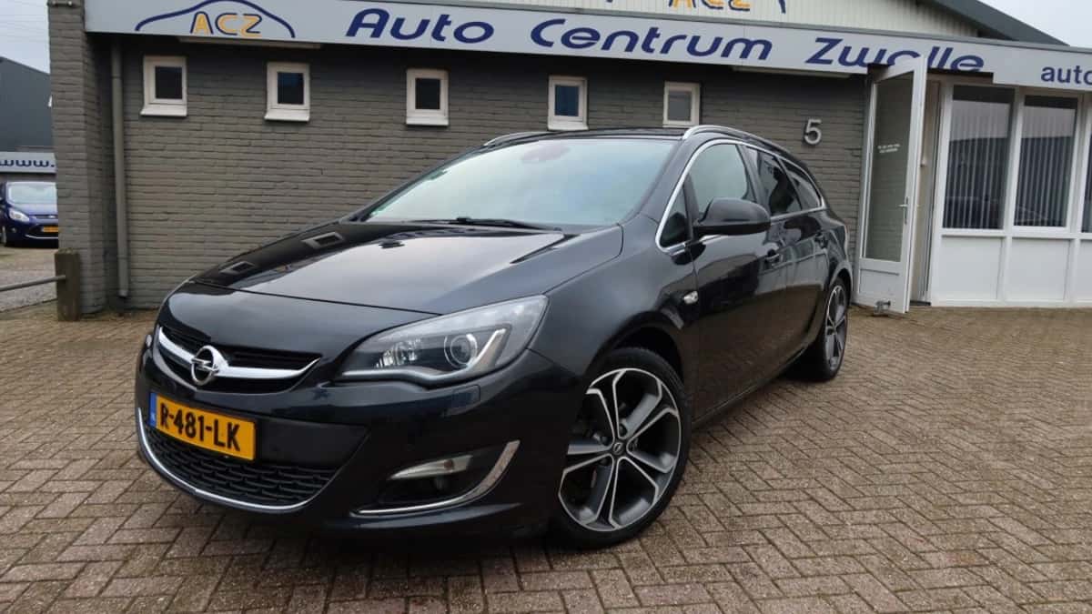 Opel Astra (2013) — foto 1