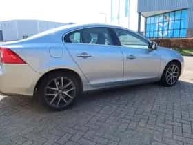 Volvo S60 (2017) thumbnail 3