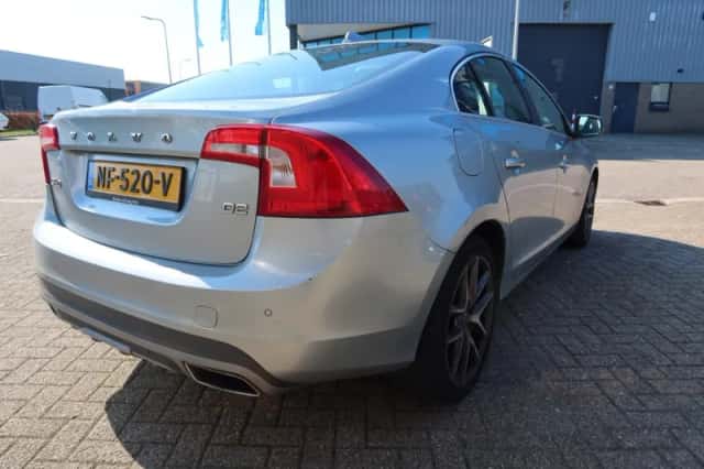 Volvo S60 (2017) thumbnail 4