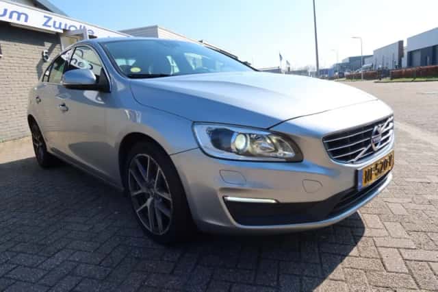 Volvo S60 (2017) thumbnail 5