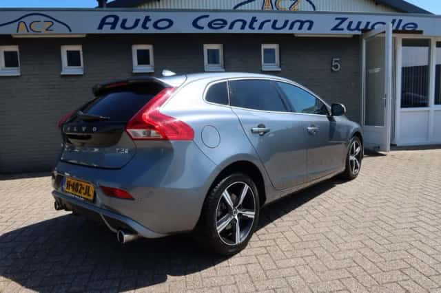 Volvo V40 (2020) thumbnail 2