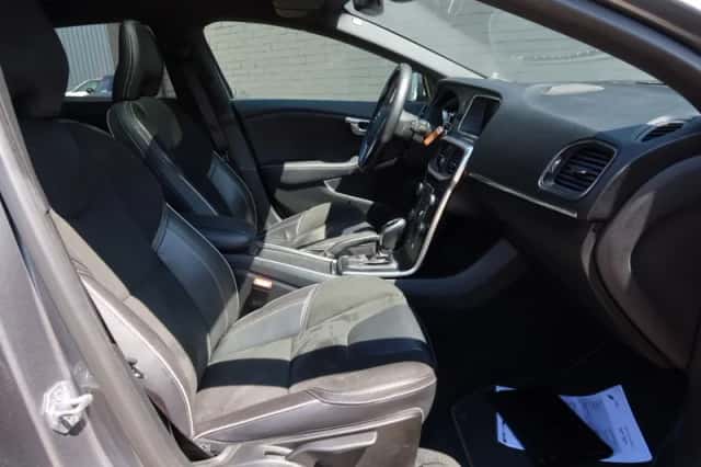 Volvo V40 (2020) thumbnail 3