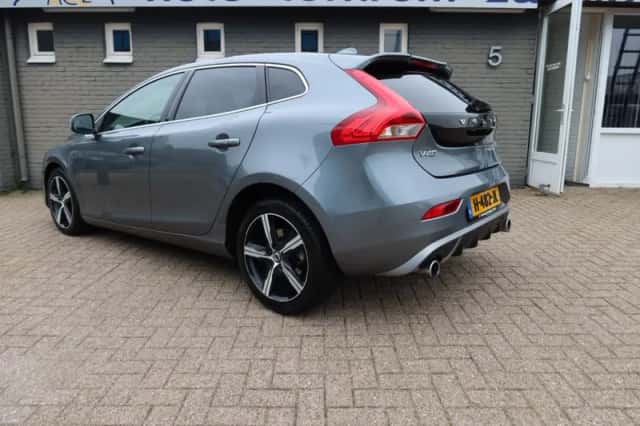 Volvo V40 (2020) thumbnail 3