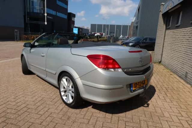 Opel Astra (2006) thumbnail 3