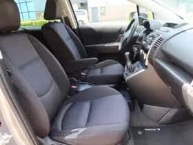 Mazda 5 (2010) thumbnail 6