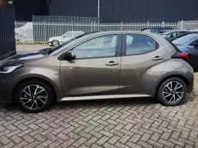 Toyota Yaris (2022) thumbnail 2