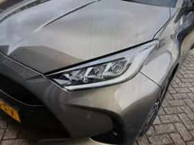 Toyota Yaris (2022) thumbnail 3