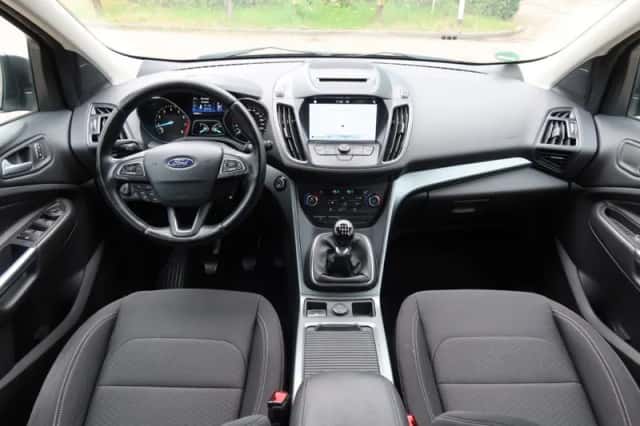 Ford Kuga (2017) thumbnail 5