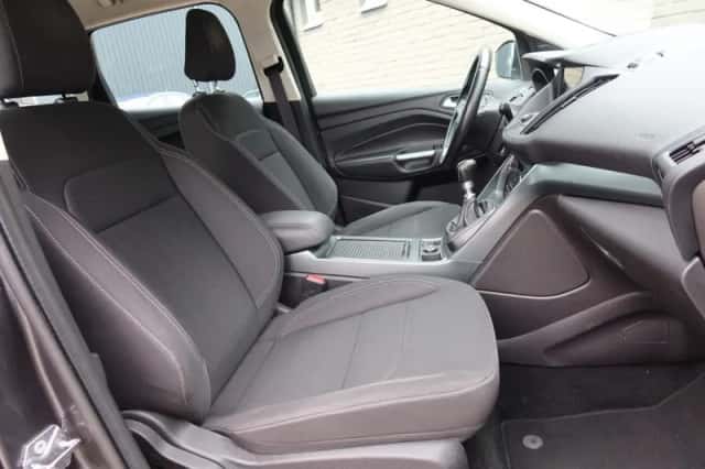 Ford Kuga (2017) thumbnail 6