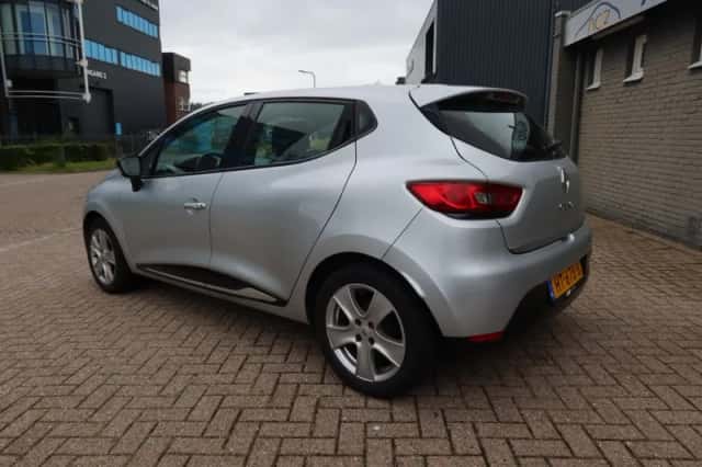 Renault Clio (2016) thumbnail 2