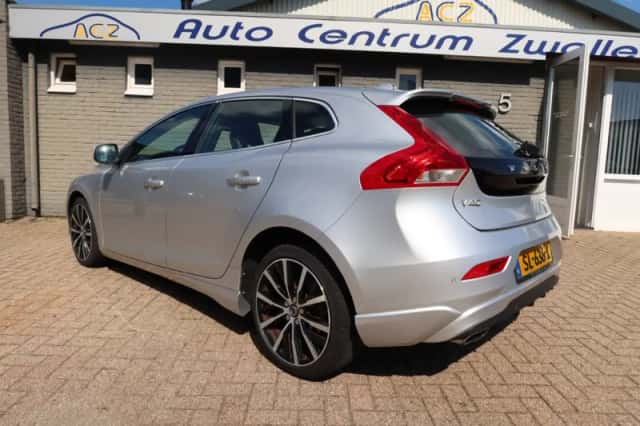 Volvo V40 (2018) thumbnail 3
