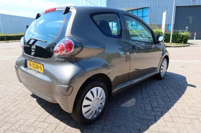 Toyota Aygo (2012) thumbnail 3