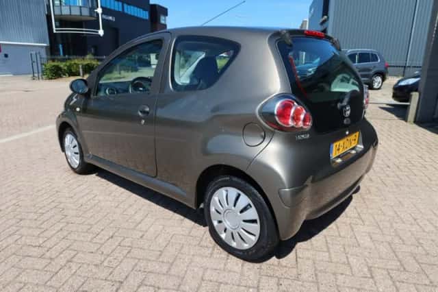 Toyota Aygo (2012) thumbnail 4
