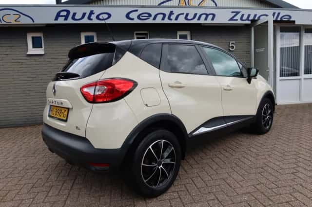 Renault Captur (2015) thumbnail 4