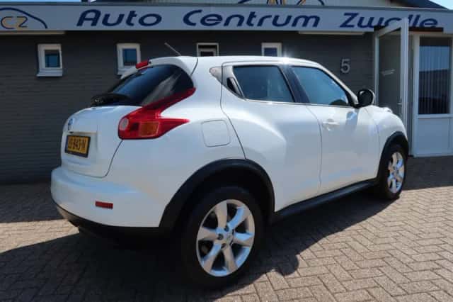 Nissan Juke (2011) thumbnail 4