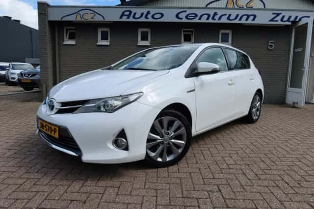 Toyota Auris (2014) thumbnail 1