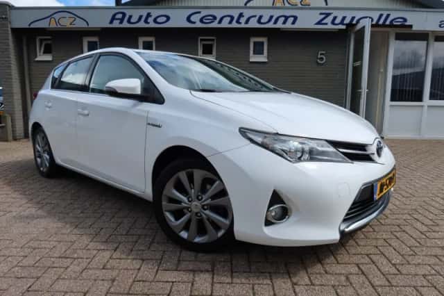 Toyota Auris (2014) thumbnail 2