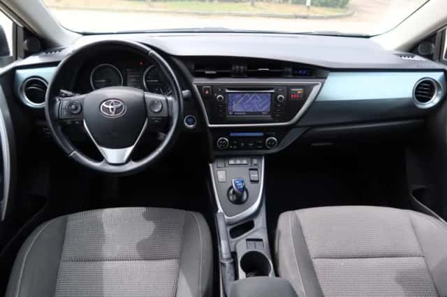 Toyota Auris (2014) thumbnail 5