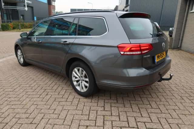 Volkswagen Passat (2017) thumbnail 4