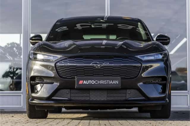 Ford Mustang (2022) thumbnail 4