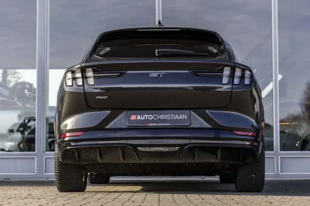 Ford Mustang (2022) thumbnail 5