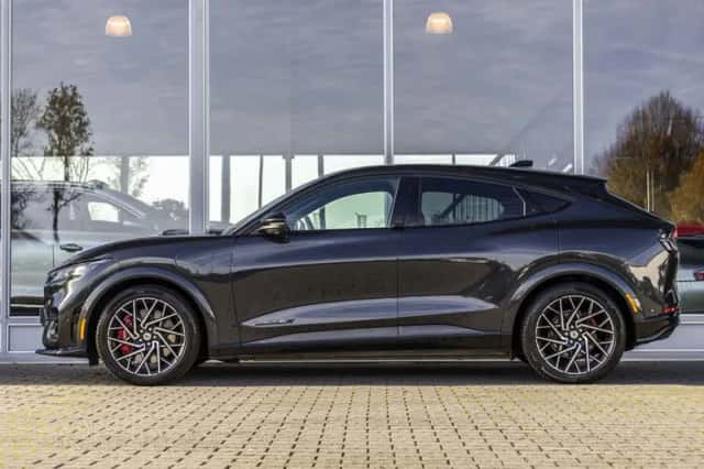 Ford Mustang (2022) thumbnail 6