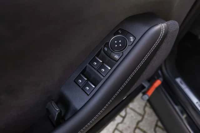 Ford Mustang (2022) thumbnail 60