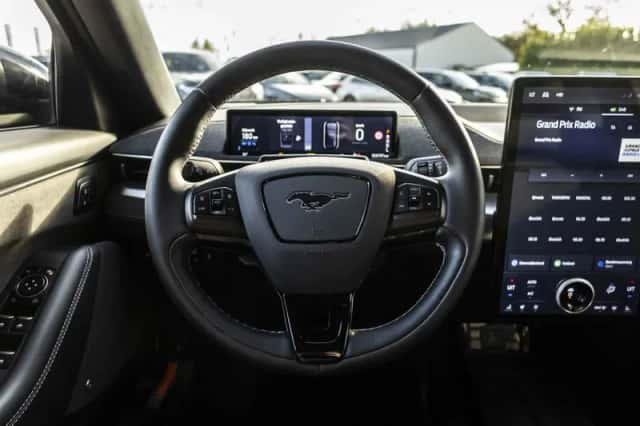 Ford Mustang (2022) thumbnail 8