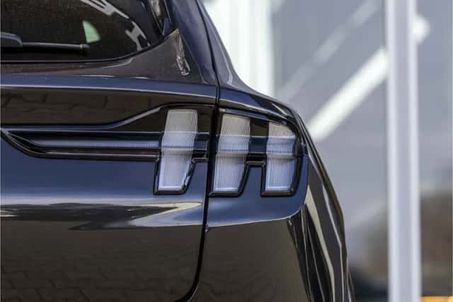 Ford Mustang (2022) thumbnail 77
