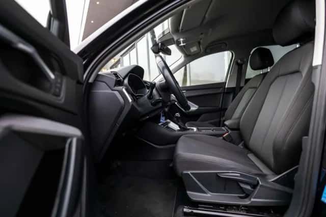 Audi Q3 (2021) thumbnail 10