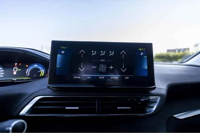 Peugeot 3008 (2021) thumbnail 24