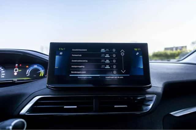 Peugeot 3008 (2021) thumbnail 25