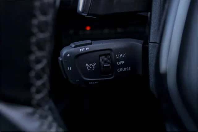 Peugeot 3008 (2021) thumbnail 32